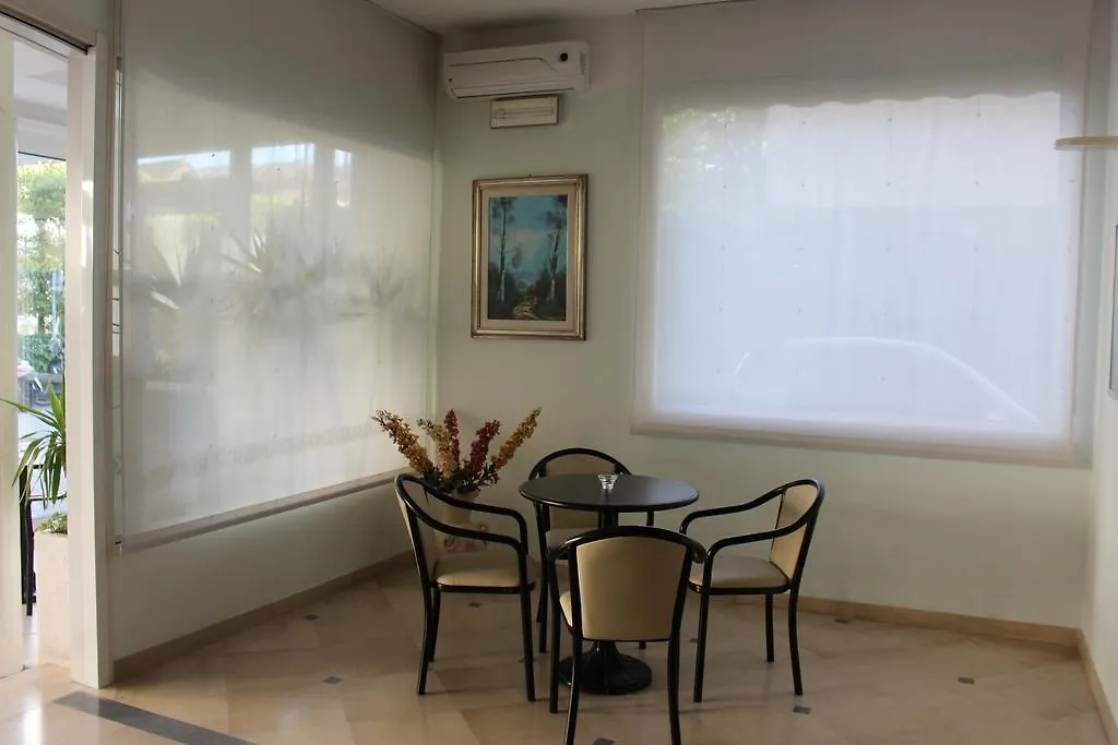 Hotel Massimo Ριτσόνε