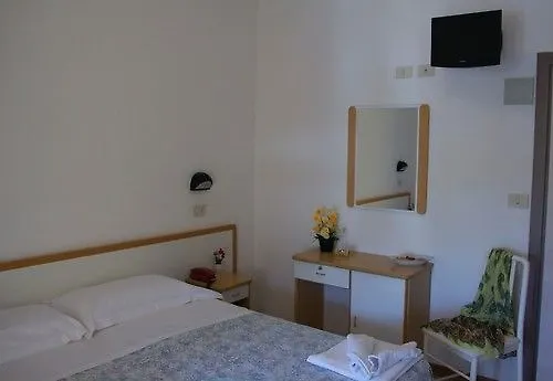 Hotel Massimo Ριτσόνε 2*,